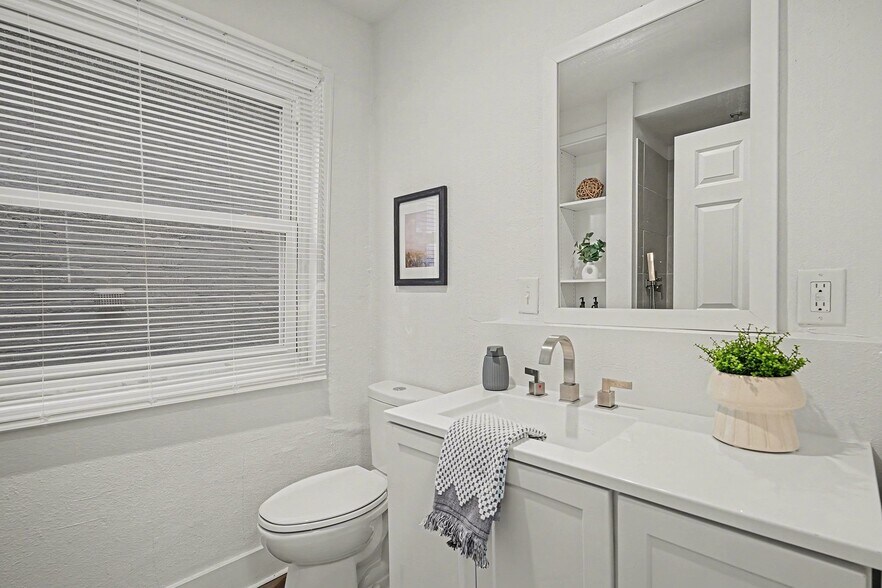 More Photos Of 924 W 9th Ave, Denver Office For Sale