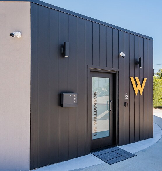 More Photos Of 10442 Burbank Blvd, North Hollywood Office For Sale