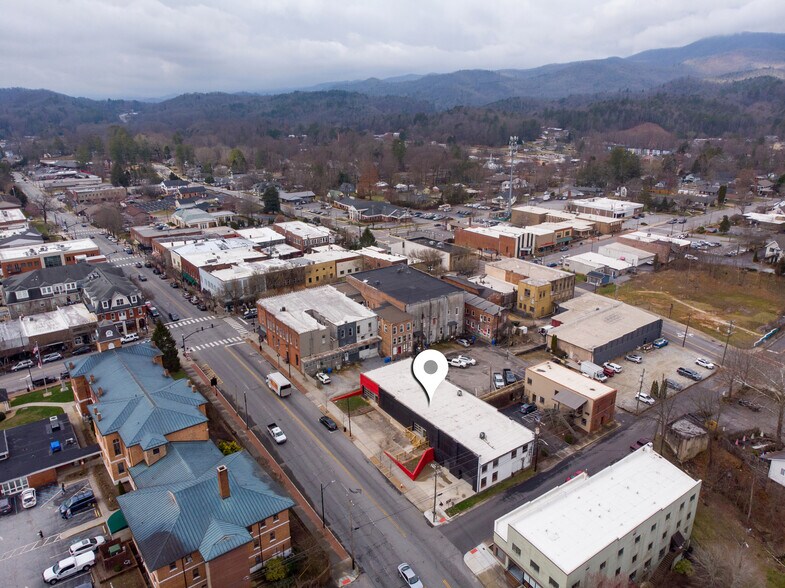 More Photos Of 37 N Broad St, Brevard Storefront Retail Office For Lease