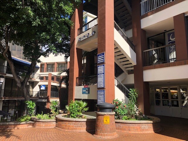 More Photos Of 438-444 Hobron Ln, Honolulu Office For Lease