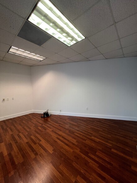 More Photos Of 20101-20161 NE 16th Pl, Miami Loft Creative Space For Sale