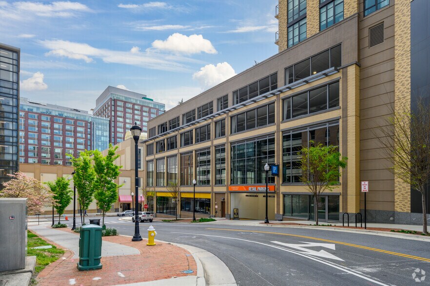 More Photos Of 2404 Mandeville Ln, Alexandria Storefront For Lease