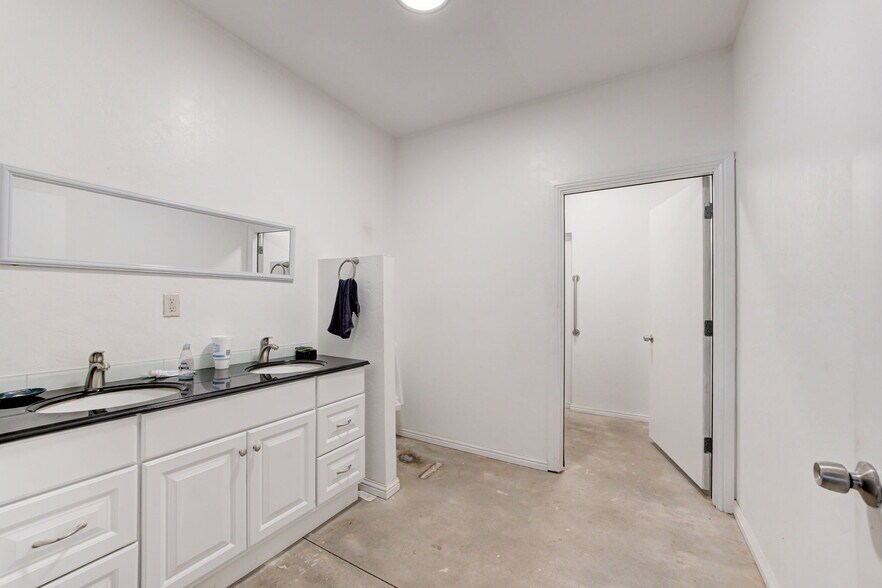 More Photos Of 6712 Pat Ave, Oklahoma City Industrial For Sale