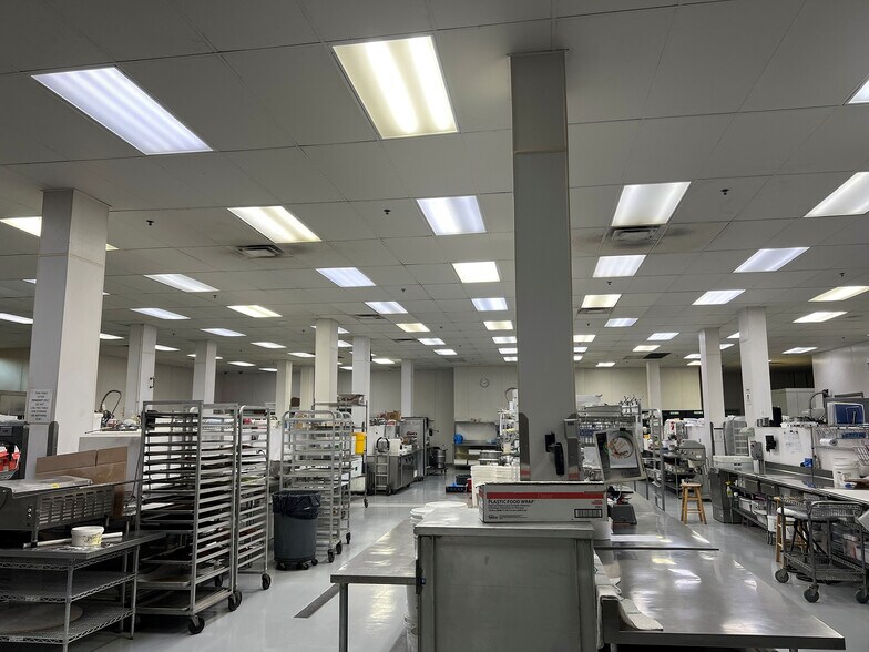 More Photos Of 2480-2490 S Wolf Rd, Des Plaines Manufacturing For Sale