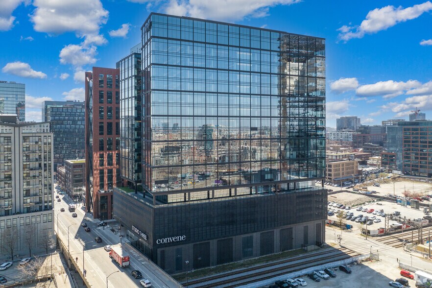 More Photos Of 333 N Green St, Chicago Office For Lease