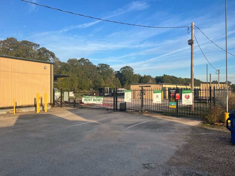 More Photos Of 17111 Highway 242, Conroe Self Storage For Lease
