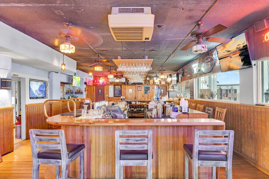 More Photos Of 700 Ocean Dr, Key Colony Beach Restaurant For Sale