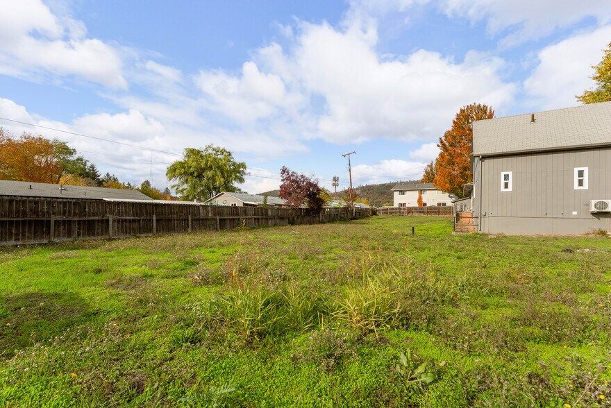 More Photos Of 132 NE Rifle Range St, Roseburg Apartments For Sale