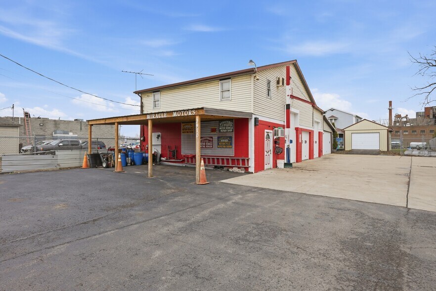 More Photos Of 2910 Louisiana Ave, Niagara Falls General Retail For Lease