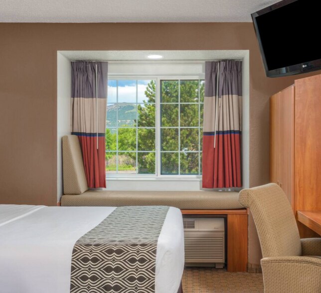 More Photos Of 1640 Cedar St, Raton Hotel For Sale