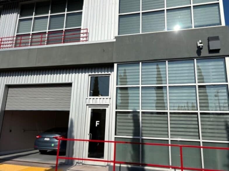 More Photos Of 21634 Redwood Rd, Castro Valley Showroom For Lease