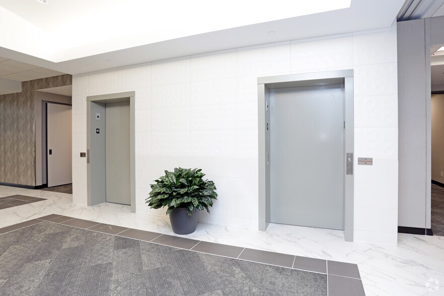 More Photos Of 1075 Jordan Creek Pky, West Des Moines Office For Lease