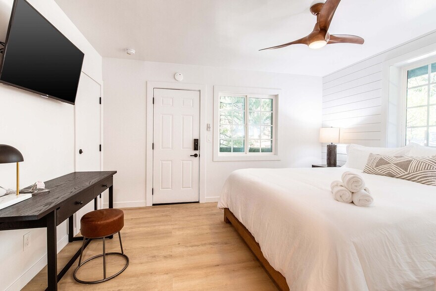 More Photos Of 306 Loch Leven Rd, Lake Arrowhead Hotel For Sale