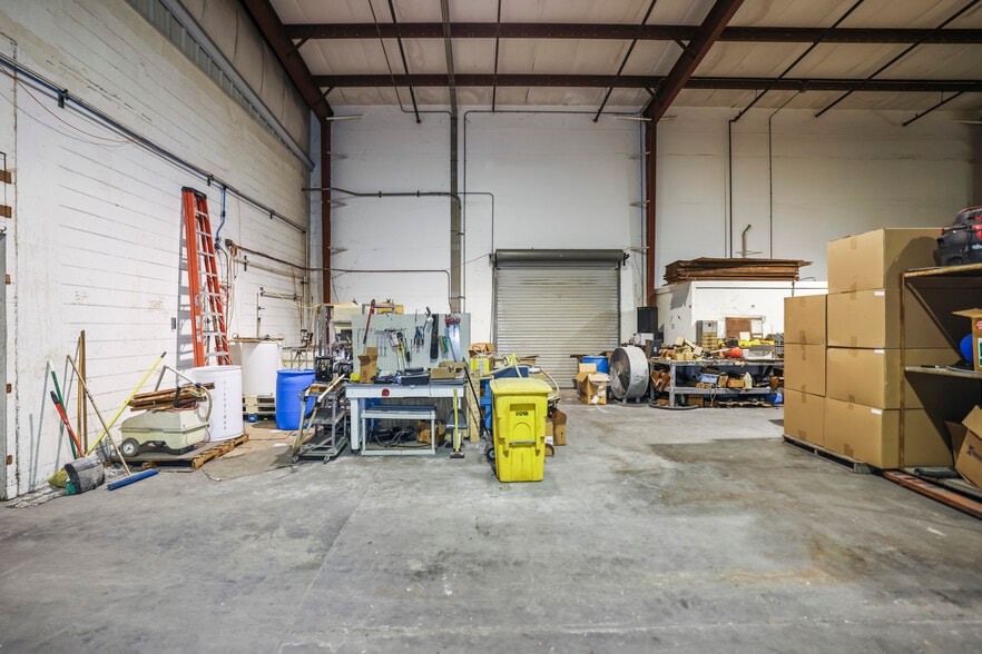 More Photos Of 1555 Sunshine Dr, Clearwater Warehouse For Sale