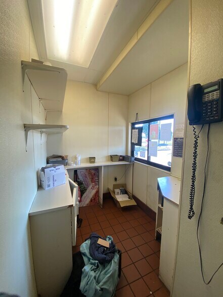 More Photos Of 3504 Highway 365, Nederland General Retail For Lease