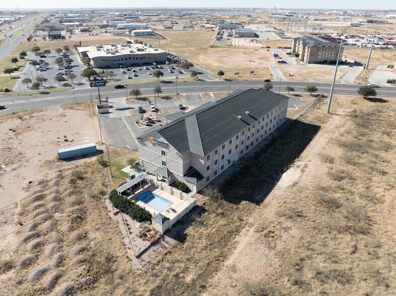 More Photos Of 801 S John Ben Shepperd Pky, Odessa Hotel For Sale