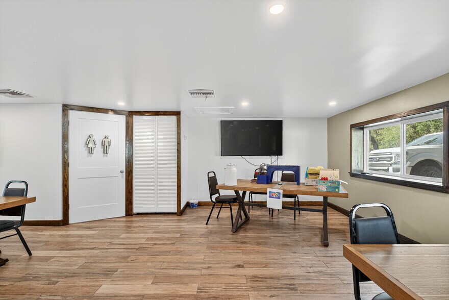 More Photos Of 765 3rd Ave, Welaka Restaurant For Sale