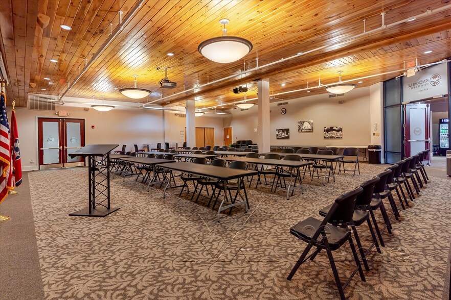 More Photos Of 17 Market Sq, Knoxville Storefront Retail Office For Sale