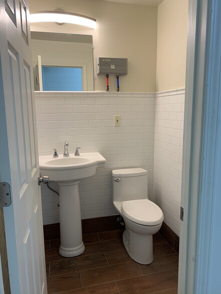 More Photos Of 5800-5814 N Hanley Rd, Saint Louis Industrial For Lease