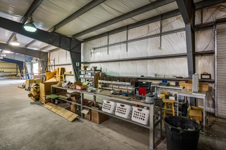 More Photos Of 10462 Hwy 165 S, Forest Hill Warehouse For Sale
