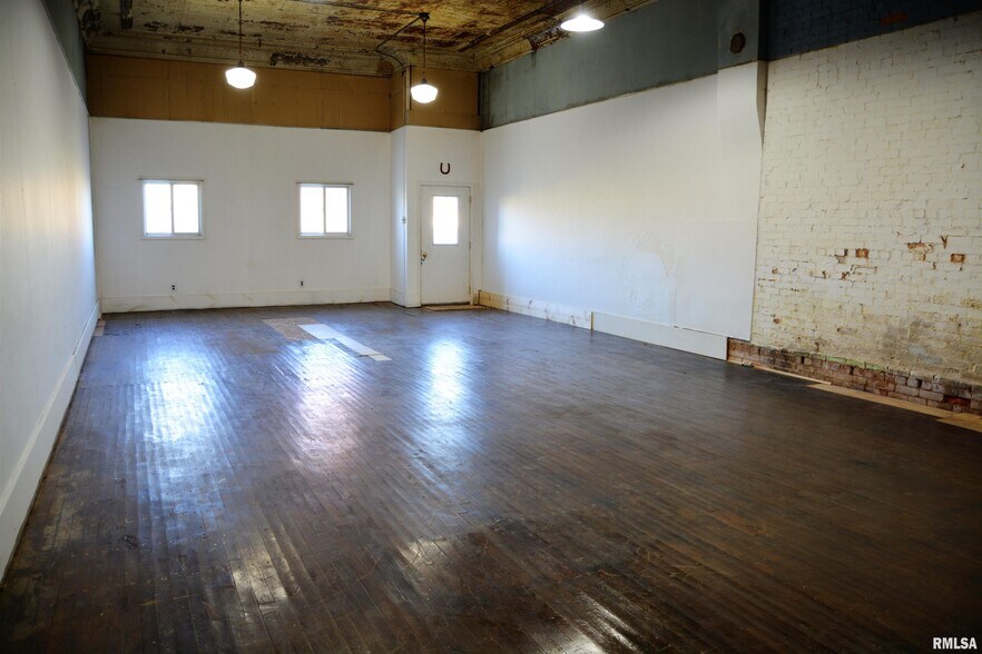 More Photos Of 114 Market St, Colchester General Retail For Sale