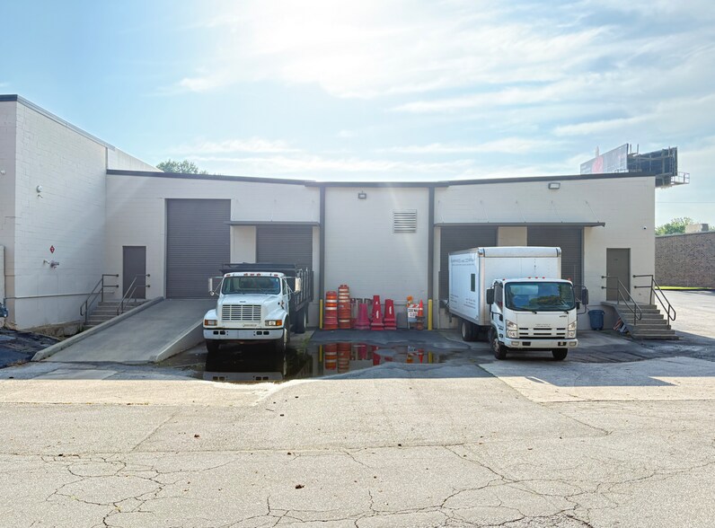More Photos Of 1450-1468 Chattahoochee Ave NW, Atlanta Warehouse For Lease