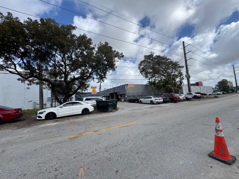 More Photos Of 7357-7369 NW 7th St, Miami Warehouse For Sale