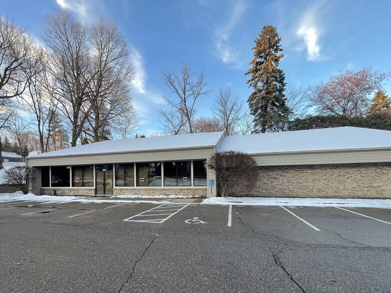 More Photos Of 3542 Shoreline Dr, Wayzata Freestanding For Lease