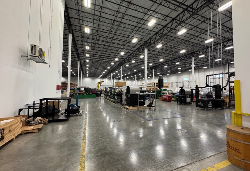 More Photos Of 325 Marriott Dr, Lincolnshire Manufacturing For Lease