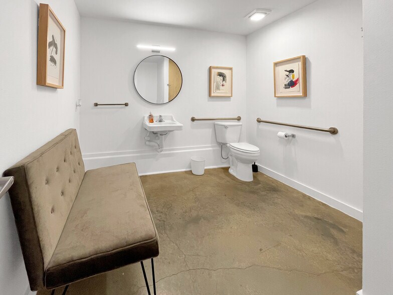 More Photos Of 1601 E 5th St, Austin Apartments For Lease