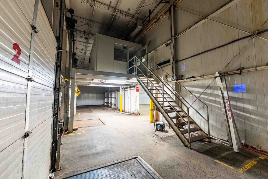 More Photos Of 500 Barrydowne Rd, Sudbury Manufacturing For Sale