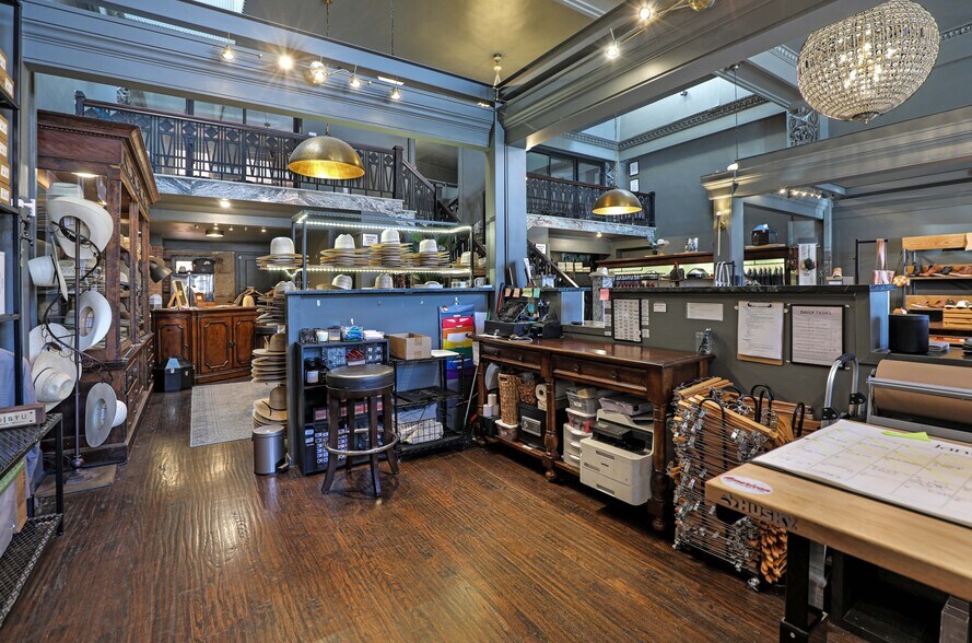 More Photos Of 110 N Tennessee St, McKinney Storefront Retail Office For Lease