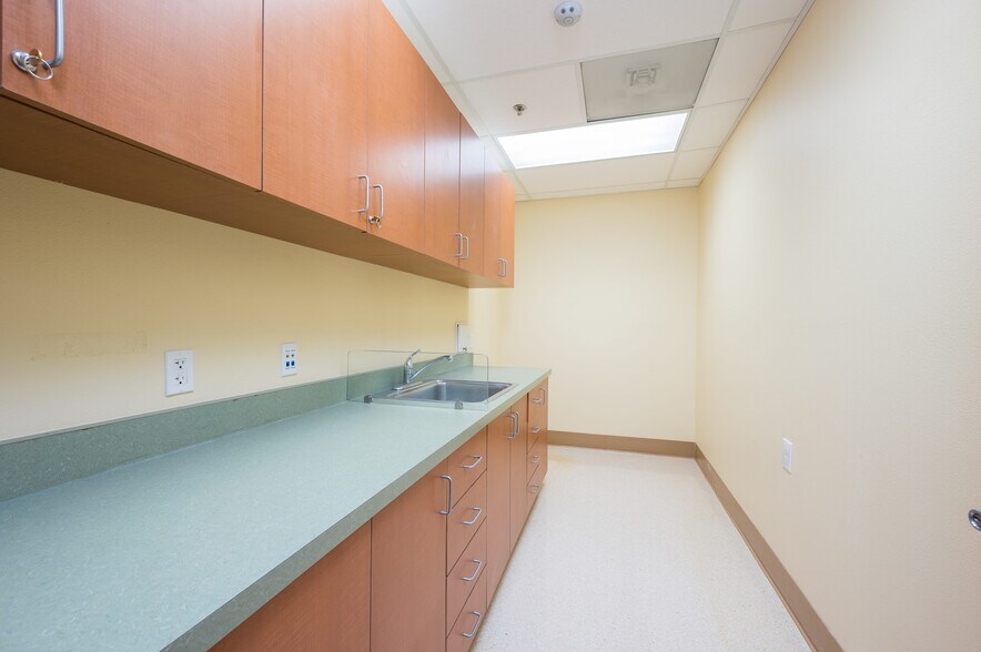 More Photos Of 325 Posada Ln, Templeton Healthcare For Lease
