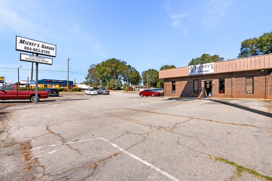 More Photos Of 1034 NE Main St, Simpsonville Auto Repair For Sale