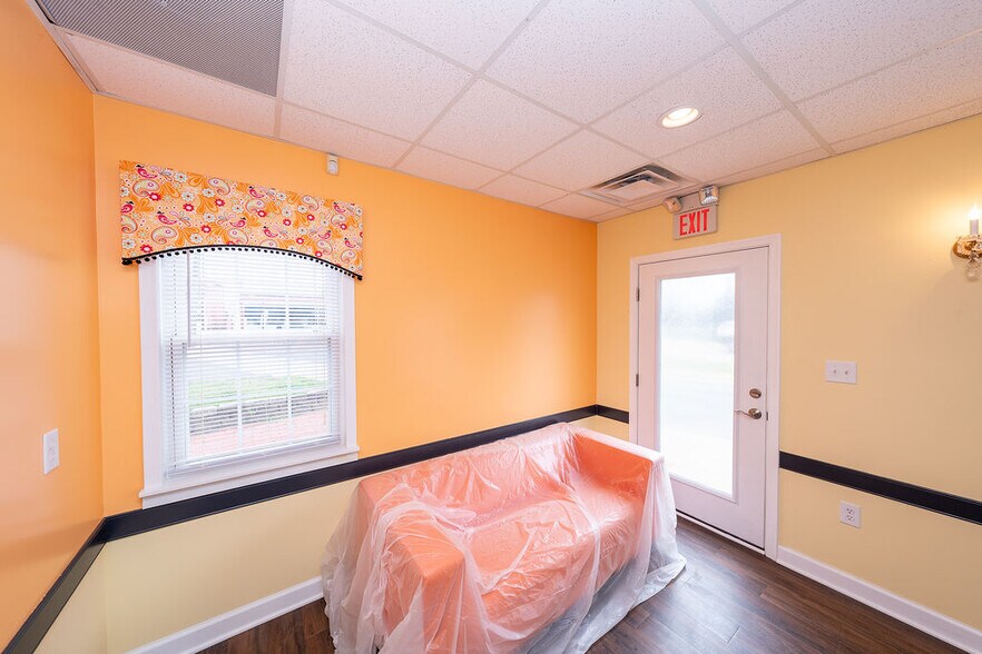 More Photos Of 101 Elm Ave, Louisa General Retail For Lease