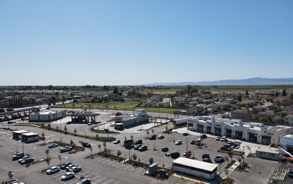 More Photos Of 2235 W Atherton Dr, Manteca Unknown For Lease