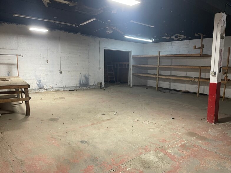 More Photos Of 1515 31st St, Galveston Distribution For Lease