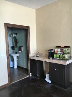 More Photos Of 1138 N Robinson Ave, Oklahoma City Office For Lease