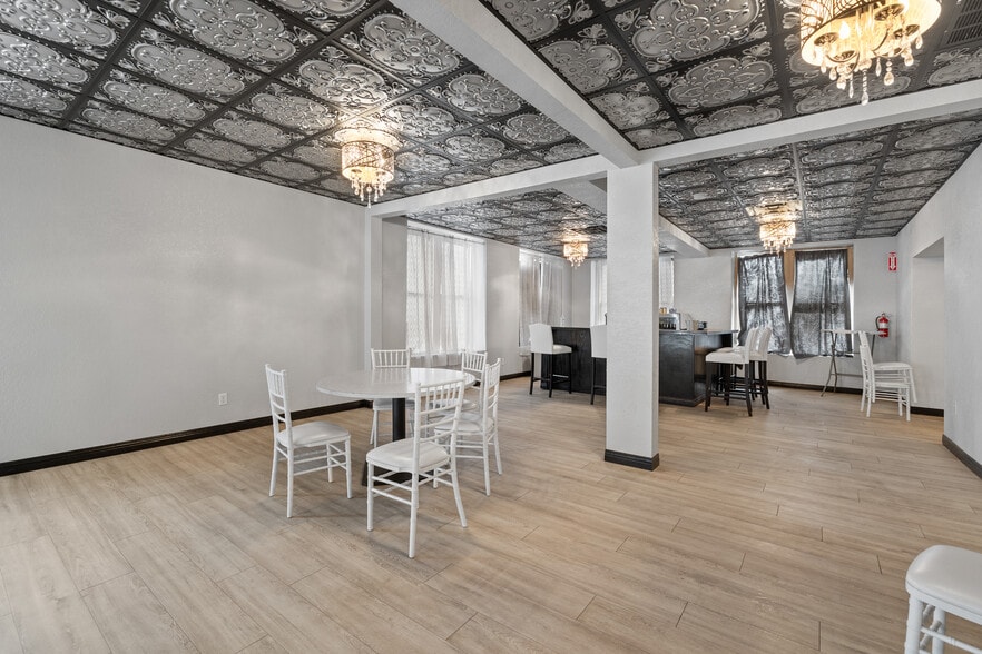 More Photos Of 603 N River St, Hot Springs Hotel For Lease