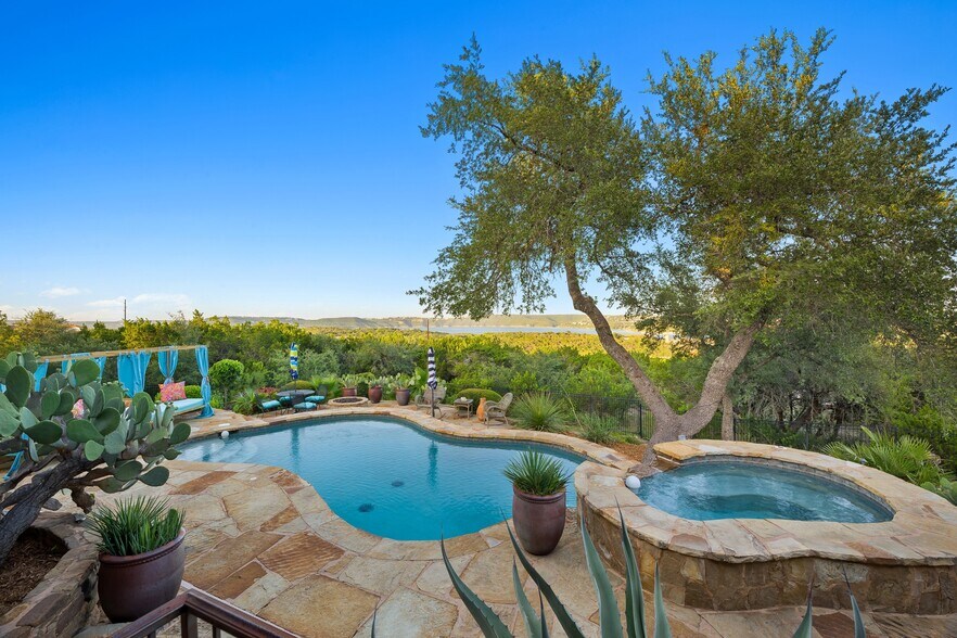 More Photos Of 3911 Lago Vista Dr, Austin Apartments For Sale