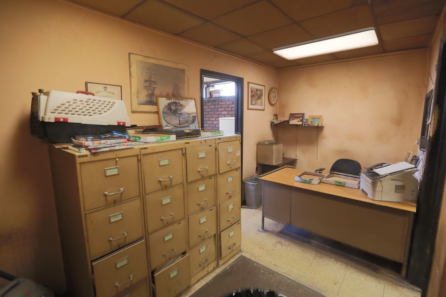 More Photos Of 633 Fellows Ave, Hanover Township Warehouse For Sale