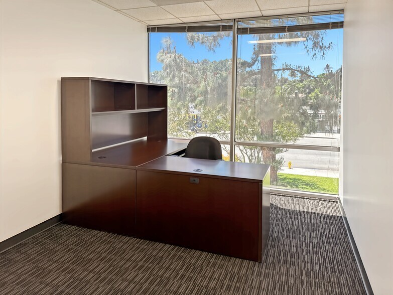 More Photos Of 21031 Ventura Blvd, Woodland Hills Coworking Space