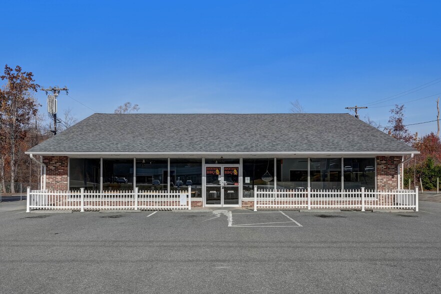 More Photos Of 247 W Kings Hwy, Eden Storefront Retail Office For Sale