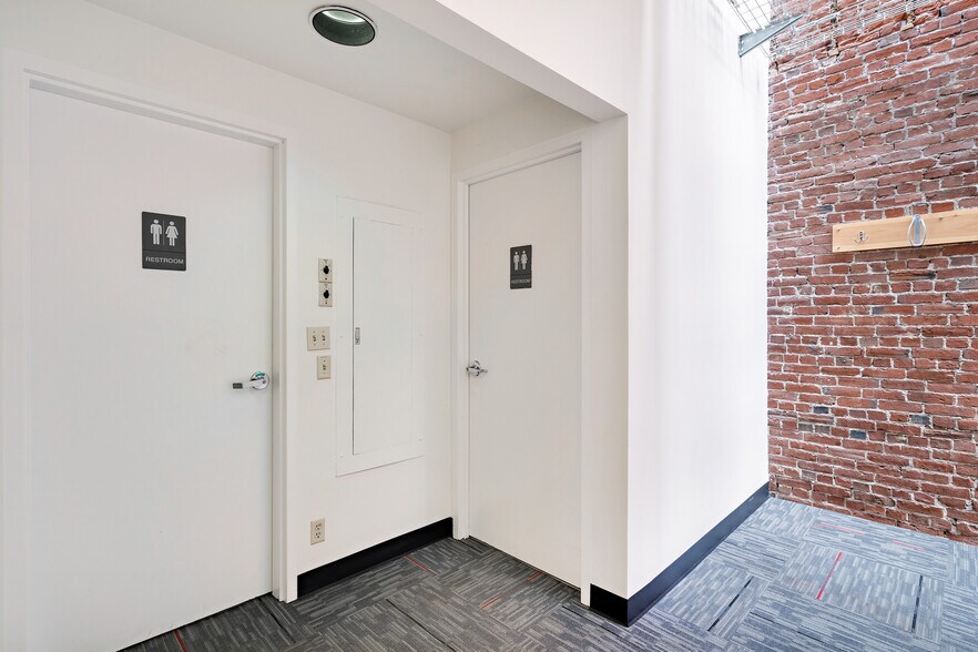 More Photos Of 920 SW 3rd Ave, Portland Office For Lease