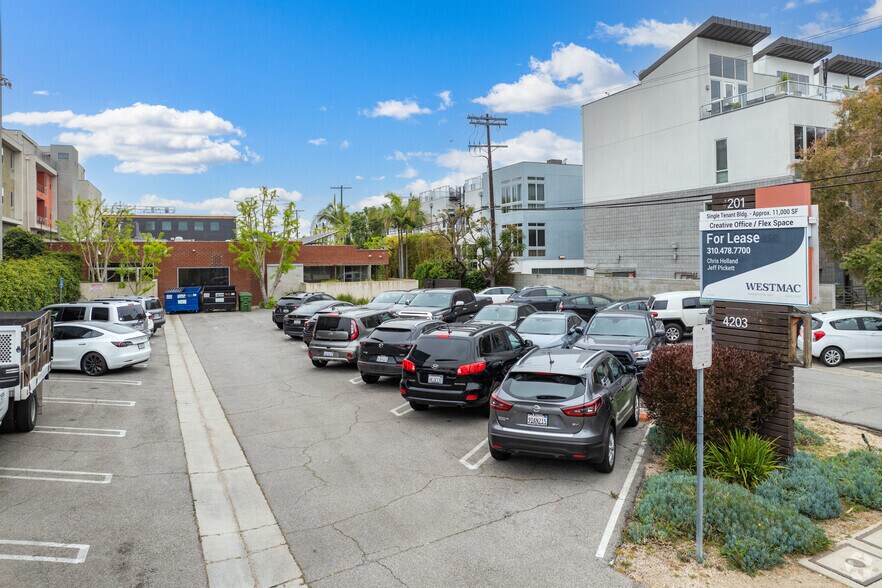 More Photos Of 4201-4203 Redwood Ave, Los Angeles Loft Creative Space For Lease