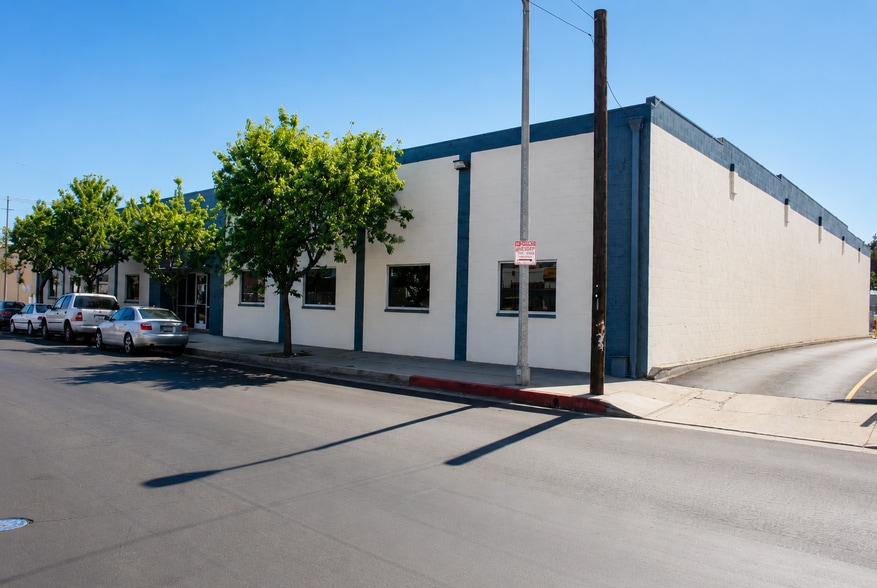 More Photos Of 15030-15040 Keswick St, Van Nuys Warehouse For Lease