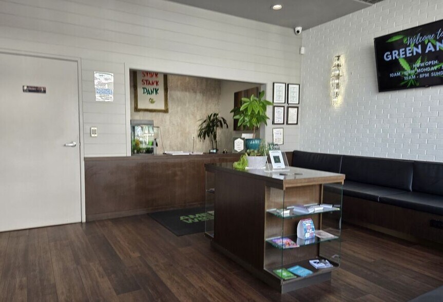 More Photos Of 14000 Ventura Blvd, Sherman Oaks Freestanding For Sale
