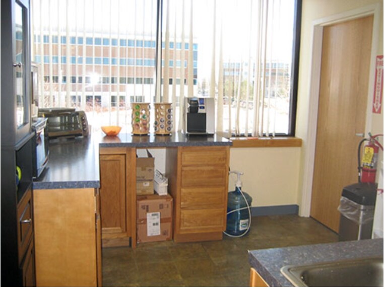 More Photos Of 463 Mountain View Dr, Colchester Office For Lease