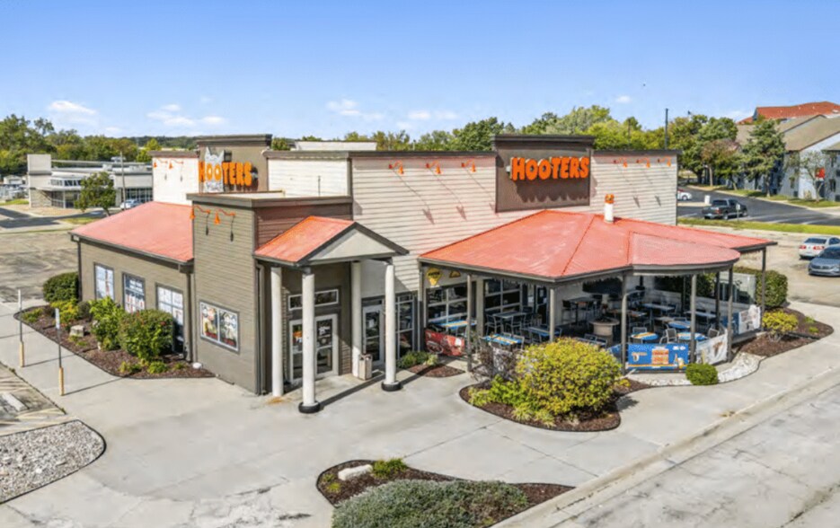 More Photos Of 6100 SW 10th Ave, Topeka Restaurant For Sale