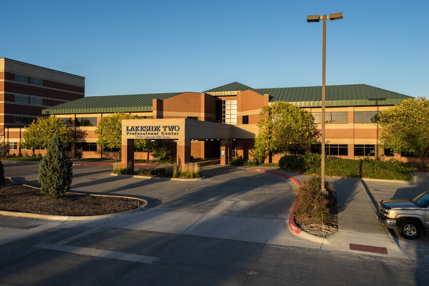 More Photos Of 17030 Lakeside Hills Plz, Omaha Medical For Lease